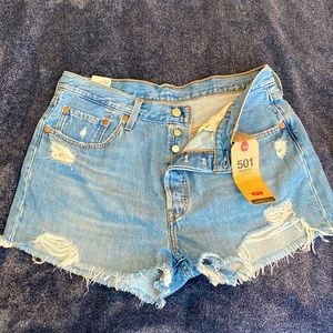 Levi’s 501 button fly, ripped shorts NWT